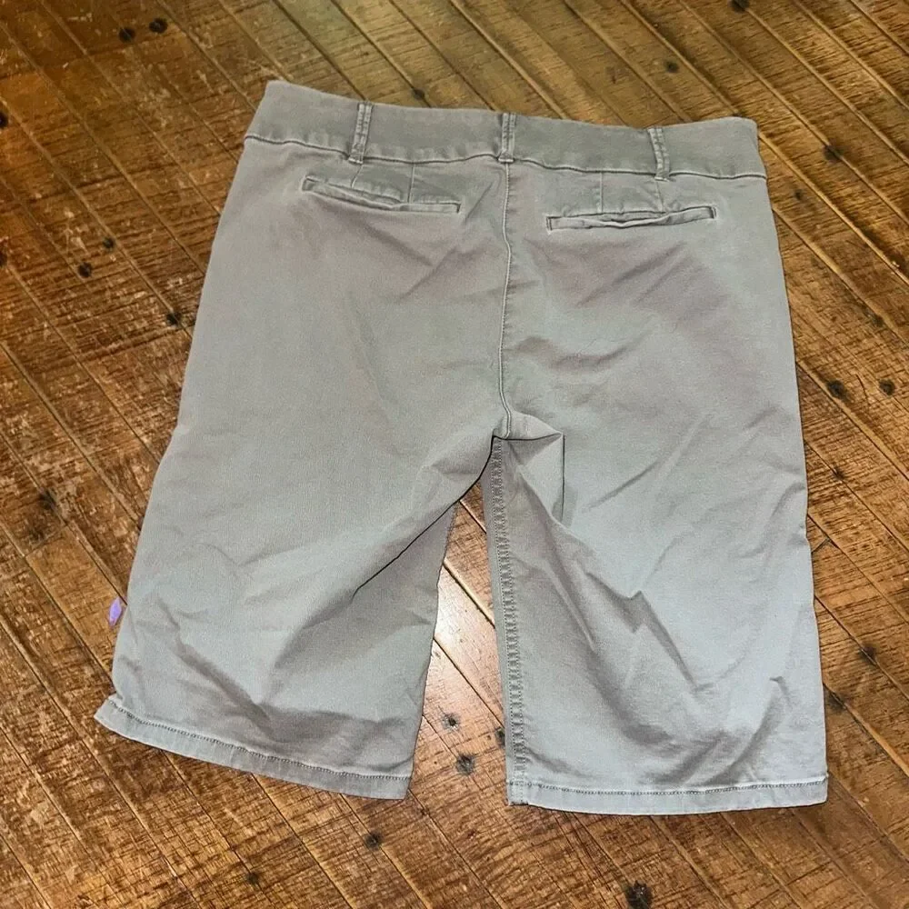 Loft gray flat front normcore size 8 Marisa Bermuda shorts